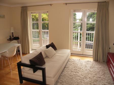2 bedroom Flat to let in Fairlawns, High Wycombe, HP13