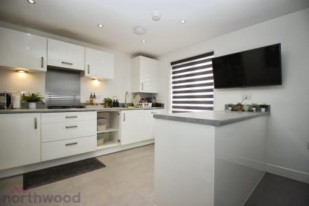 4 bedroom Detached house to let in Boulton Road, Weston Turville, Aylesbury, HP22