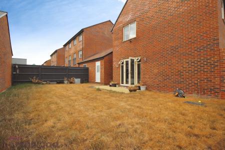 4 bedroom Detached house to let in Boulton Road, Weston Turville, Aylesbury, HP22