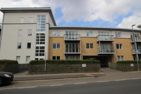 1 bedroom Flat to let in Papermakers Lodge, High Wycombe, HP11