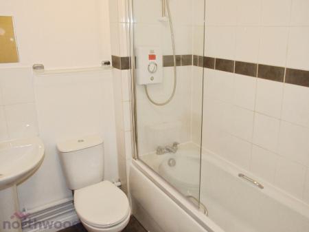 1 bedroom Studio flat for sale in New Court Queens Road, High Wycombe, HP13