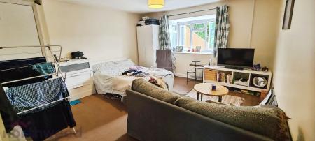 1 bedroom Studio flat for sale in New Court Queens Road, High Wycombe, HP13