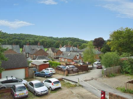 1 bedroom Studio flat for sale in New Court Queens Road, High Wycombe, HP13