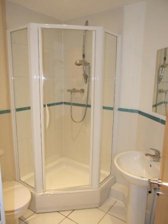 2 bedroom Flat to let in Tadros Court, High Wycombe, HP13