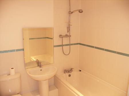 2 bedroom Flat to let in Tadros Court, High Wycombe, HP13