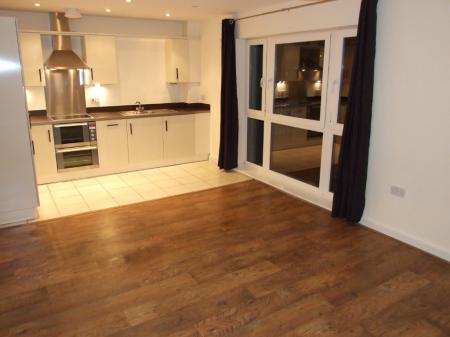 2 bedroom Flat to let in Tadros Court, High Wycombe, HP13