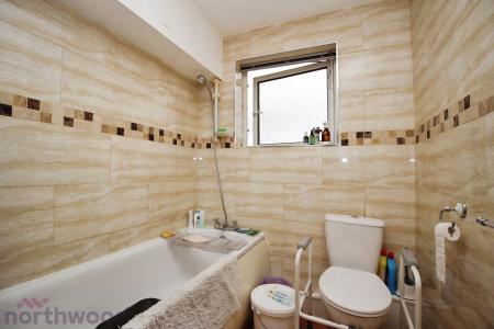 2 bedroom Flat to let in Herbert Road, High Wycombe, HP13