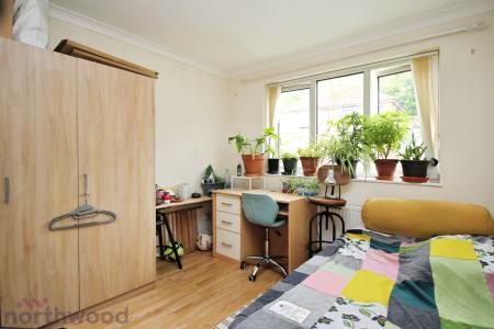 2 bedroom Flat to let in Herbert Road, High Wycombe, HP13