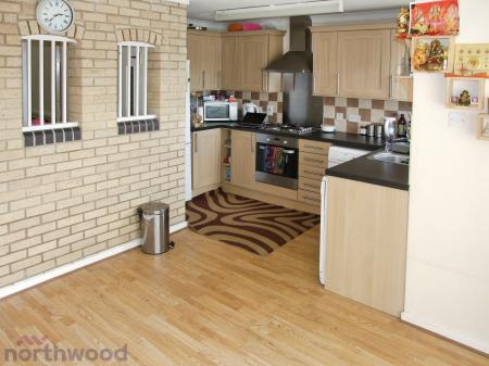 2 bedroom Flat to let in Herbert Road, High Wycombe, HP13