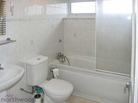 2 bedroom Flat to let in The Pastures, High Wycombe, HP13