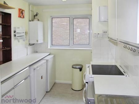 2 bedroom Flat to let in The Pastures, High Wycombe, HP13