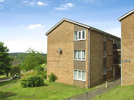 2 bedroom Flat to let in The Pastures, High Wycombe, HP13