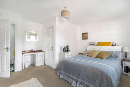 2 bedroom Terraced House to let in School Close, Downley, HP13