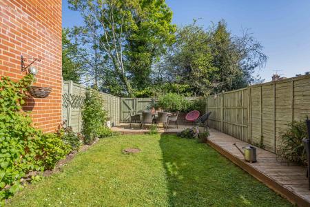 2 bedroom Terraced House to let in School Close, Downley, HP13