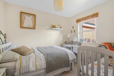 2 bedroom Terraced House to let in School Close, Downley, HP13