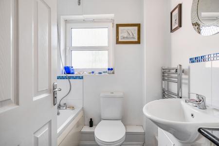 2 bedroom Terraced House to let in School Close, Downley, HP13