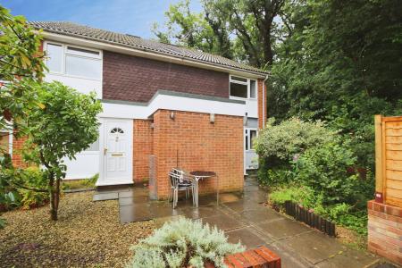 1 bedroom Flat to let in Clearbrook Close, High Wycombe, HP13