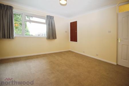 1 bedroom Flat to let in Clearbrook Close, High Wycombe, HP13