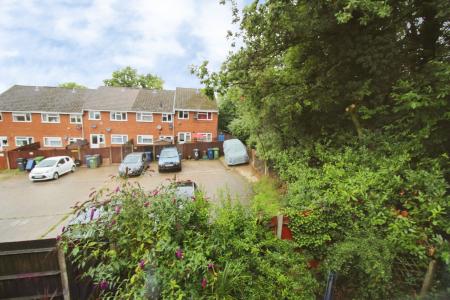 1 bedroom Flat to let in Clearbrook Close, High Wycombe, HP13