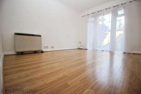 1 bedroom Flat to let in Old Coach Drive, High Wycombe, HP11