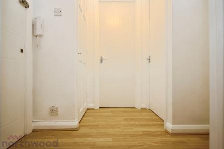 1 bedroom Flat to let in Old Coach Drive, High Wycombe, HP11