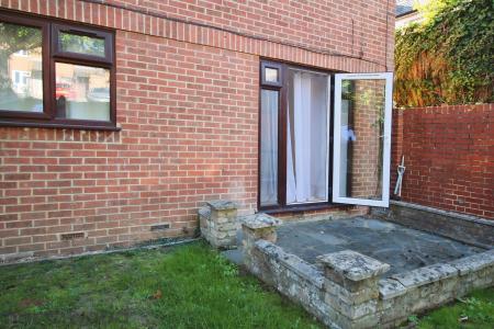 1 bedroom Flat to let in Old Coach Drive, High Wycombe, HP11