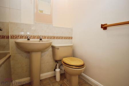1 bedroom Flat to let in Old Coach Drive, High Wycombe, HP11