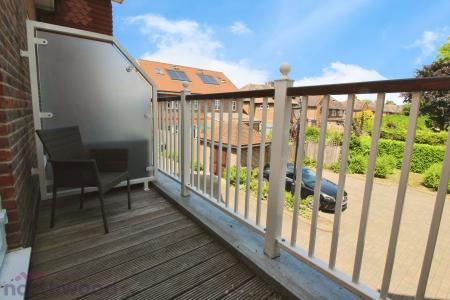 2 bedroom Flat to let in Carlton Place, Dedmere Road, Marlow, SL7