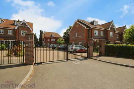 2 bedroom Flat to let in Carlton Place, Dedmere Road, Marlow, SL7