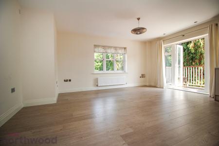2 bedroom Flat to let in Carlton Place, Dedmere Road, Marlow, SL7
