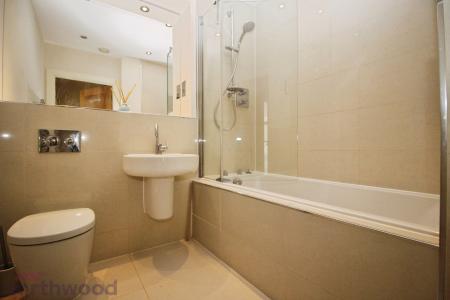 2 bedroom Flat to let in Carlton Place, Dedmere Road, Marlow, SL7