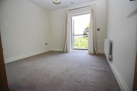 2 bedroom Flat to let in Carlton Place, Dedmere Road, Marlow, SL7