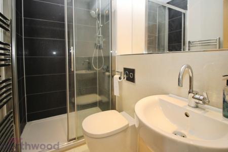 2 bedroom Flat to let in Carlton Place, Dedmere Road, Marlow, SL7