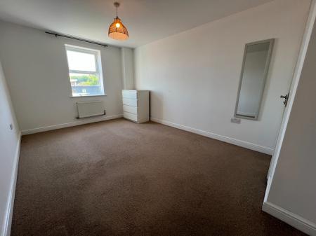 2 bedroom Flat for sale in COMPAIR CRESCENT IPSWICH