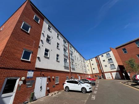 2 bedroom Flat for sale in COMPAIR CRESCENT IPSWICH
