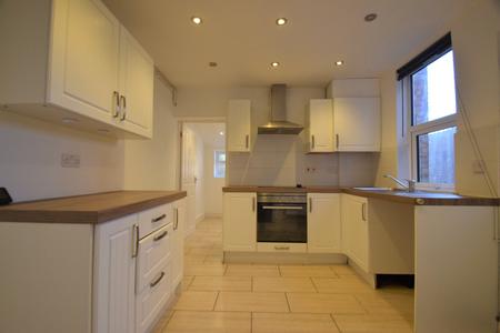 3 bedroom Semi-detached house to let in Faraday Road