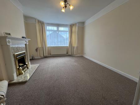 3 bedroom Semi-detached house for sale in Chesterfield Drive, Ipswich
