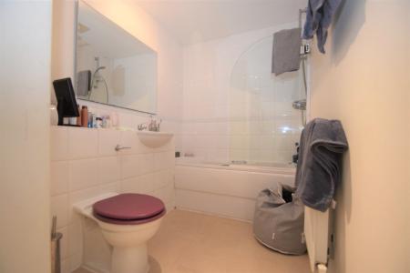 2 bedroom Flat to let in Compair Crescent, Ipswich, IP2