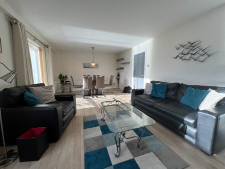2 bedroom Flat to let in Neptune Square, Ipswich, IP4