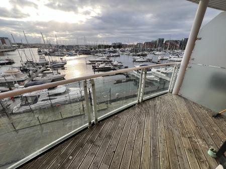 2 bedroom Flat to let in Neptune Square, Ipswich, IP4