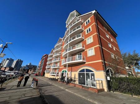 2 bedroom Flat to let in Neptune Square, Ipswich, IP4