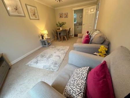 1 bedroom Bungalow to let in Faulkners Way Felixstowe