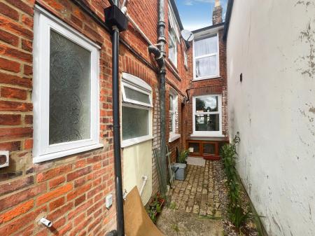 1 bedroom Flat to let in Foxhall Road, Ipswich