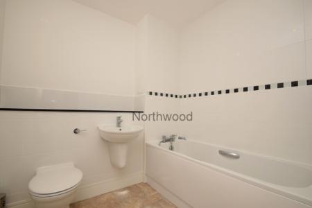 2 bedroom Flat to let in Anchor Street, Orwell Quay, Ipswich, IP3