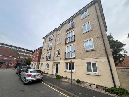 2 bedroom Flat for sale in Firmin Close Ipswich