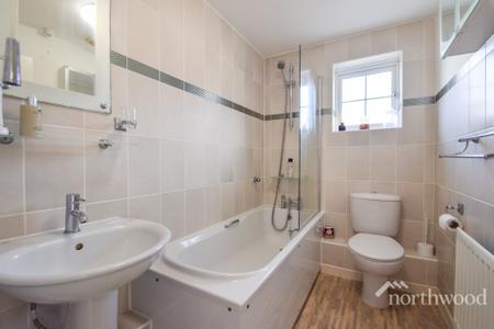 3 bedroom End of terrace house to let in Wards View, Kesgrave, Ipswich, IP5