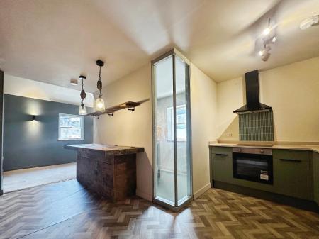 2 bedroom Apartment to let in Back Crescent Street, Morecambe, LA4