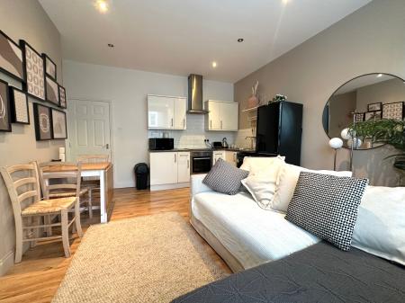 2 bedroom Flat to let in West End Road, Morecambe, LA4