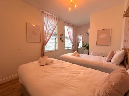 2 bedroom Flat to let in West End Road, Morecambe, LA4