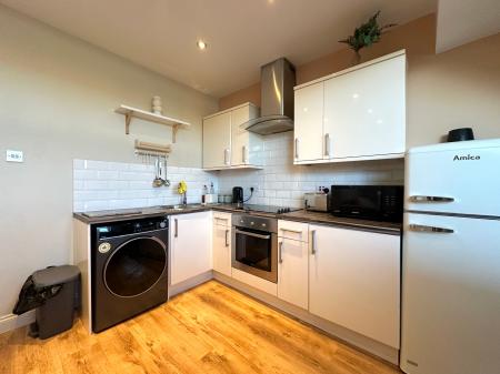 2 bedroom Flat to let in West End Road, Morecambe, LA4